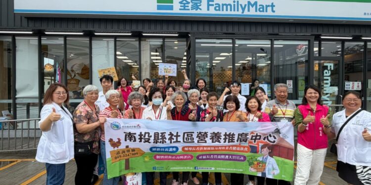 社區營養師前進超商 實地引導民眾健康買 1 27 8