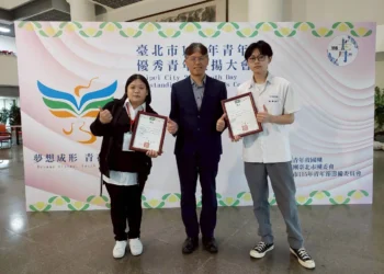 看見南港人的韌性與影響力　南港高中顏辰軒、陳蘭桂雙雙榮獲優秀青年殊榮