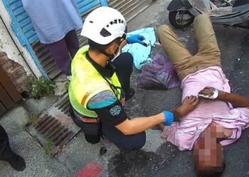 炎炎夏日路倒無人應答　員警及時伸援協助送醫