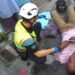 炎炎夏日路倒無人應答　員警及時伸援協助送醫