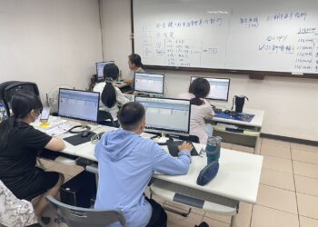 克服洗腎限制重塑職涯!嘉義縣身障職訓助學員成功轉職 13 克服洗腎限制重塑職涯!嘉義縣身障職訓助學員成功轉職
