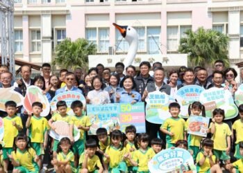 天鵝湖嘉年華4月3-12日口湖椬梧滯洪池盛大登場　張麗善縣長:8米天鵝打卡亮點　千萬別錯過