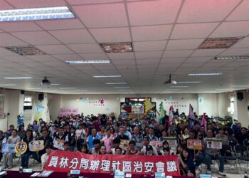 員林高中戲劇社反詐短劇超吸睛!員林分局治安會議警民齊心守護家園 13 員林高中戲劇社反詐短劇超吸睛!員林分局治安會議警民齊心守護家園