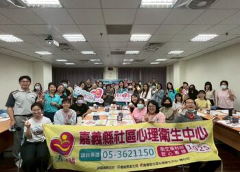 點亮職場心能量!嘉義縣衛生局以夜燈彩繪陪伴員工紓壓療心 8 點亮職場心能量!嘉義縣衛生局以夜燈彩繪陪伴員工紓壓療心