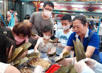 粽香傳情親子同樂　文山區公所攜手忠順廟推人口政策