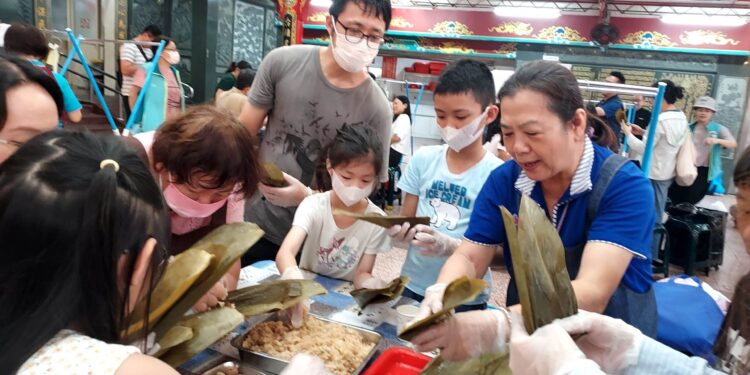 粽香傳情親子同樂 文山區公所攜手忠順廟推人口政策 1 6938ca9d d6af 4a70 a61e f931f5654321 scaled 8