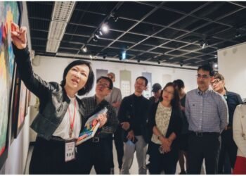 色彩變音符！段逸君跨界創作掀起藝術市場關注