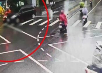 轎車右轉擦撞同向機車　騎士重傷送醫不治