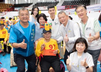 99歲阿嬤辣跳全場看呆！嘉市331長者尬舞　證明年齡只是數字