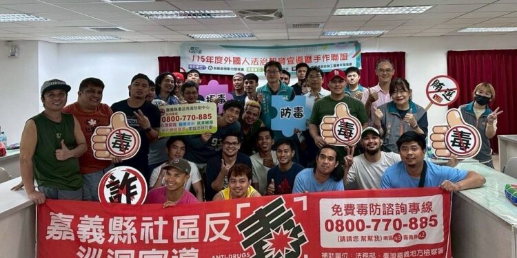 守護移工安全與權益 嘉縣府勞青處辦理法治教育與手作聯誼 1 9 20 1