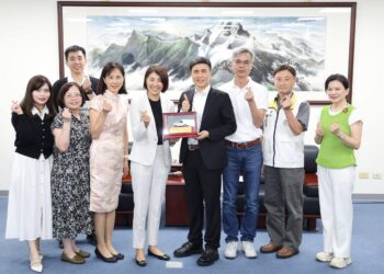 企業愛心造福南投鄉親　廣知永續科技捐贈復康巴士 