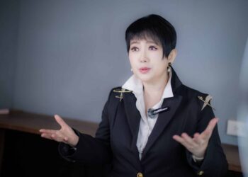 周思潔隨身帶離世5年愛犬「專屬小盒」伴牠看世界