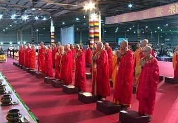 台中年度佛教盛事登場！　中區全國供佛齋僧大法會逾2萬信眾齊聚祈福