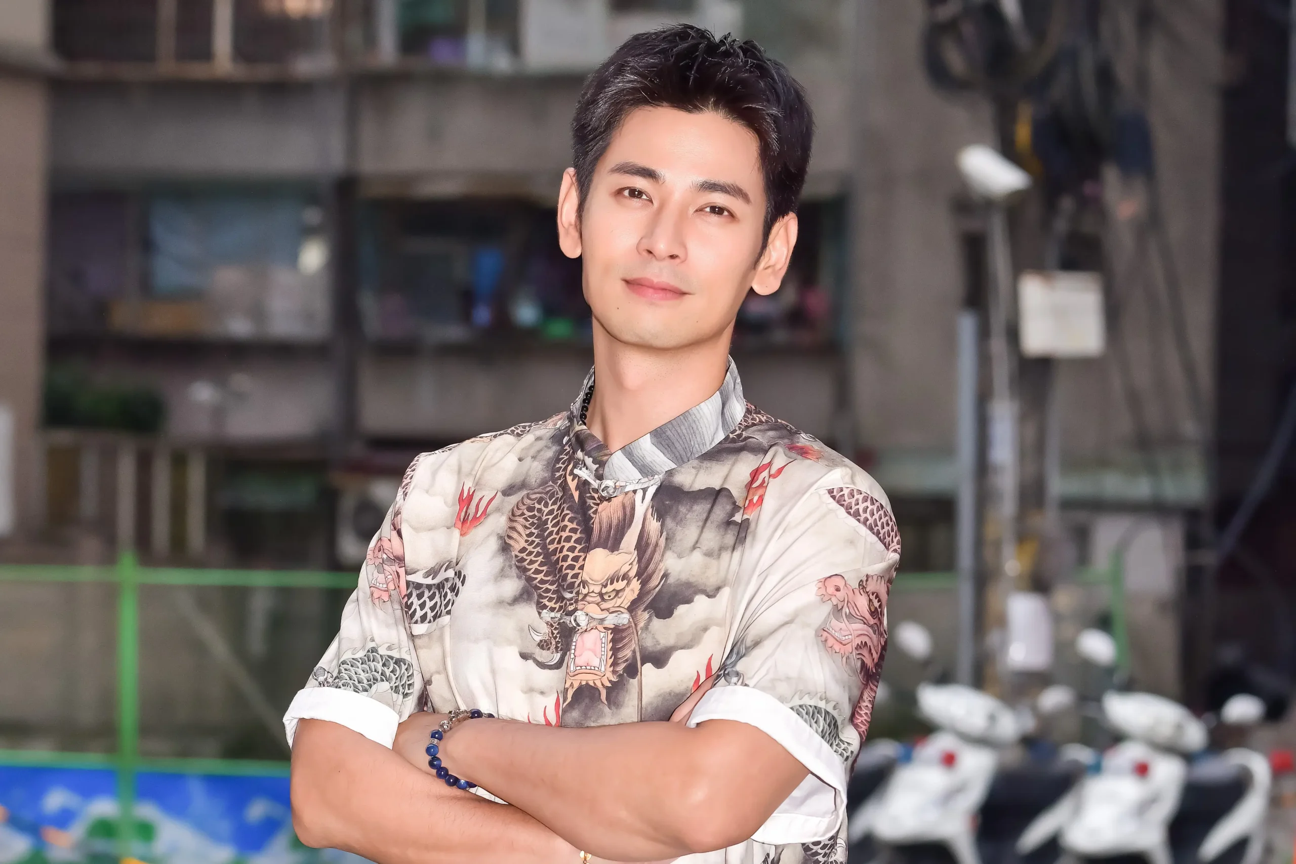 楊子儀全面解放最狂反派 雨中狂奔一公里跑到心臟爆裂 1 楊子儀全面解放最狂反派 雨中狂奔一公里跑到心臟爆裂