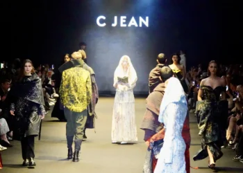 「佛系時尚」：佛教人文與當代時尚的靈魂交織 C JEAN 簡君嫄以「生活禪」啟幕 文化部主辦26AW 臺北時裝週 邀請楠西萬佛寺方丈-法藏大和尚出任哲學藝術導師，演繹「SA TA NA MA」生命序曲