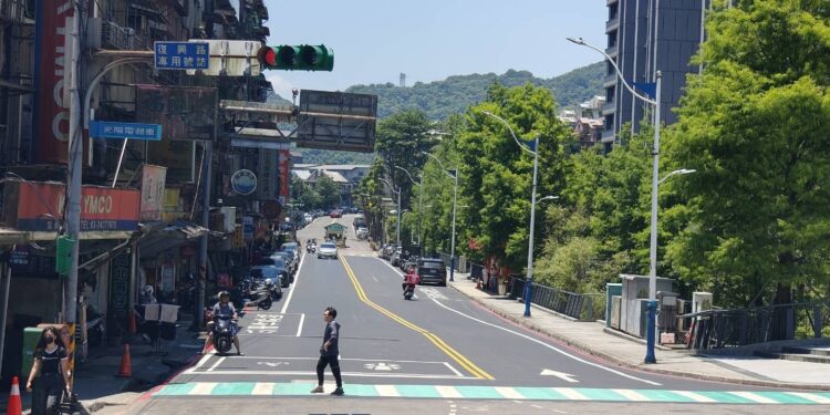 基隆復興路刨鋪翻新增設左轉車道 紓解車流壓力 1 IMG 4012 2