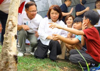 廢棄鐵道變身獨角仙棲地　黃敏惠率隊走讀頂庄里生態秘境