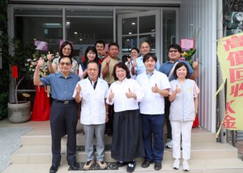 黃敏惠見證醫界佳話　丞泰牙醫父子檔32年守護鄉親笑容