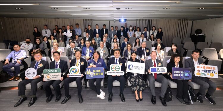 「2026為台灣未來充電系列論壇」登場 產官學齊聚探討AI經濟下的能源自主與金融解方 1 IMG 4411