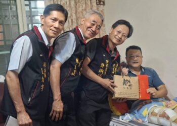 鐵漢柔情!警專校友總會不畏風雨 暖心慰問英勇緝毒負傷同仁 5 鐵漢柔情!警專校友總會不畏風雨 暖心慰問英勇緝毒負傷同仁