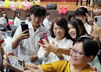 嘉義市國中畢業典禮 黃敏惠鼓勵學子勇敢追夢、發揮KANO精神 8 嘉義市國中畢業典禮 黃敏惠鼓勵學子勇敢追夢、發揮KANO精神