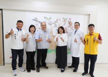 嘉義醫院迎第16任院長 陳殷正接棒 黃敏惠盼續寫132年守護使命 7 嘉義醫院迎第16任院長 陳殷正接棒 黃敏惠盼續寫132年守護使命
