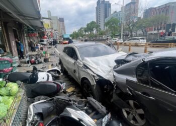 喪屍煙彈害命？基隆毒駕連撞12車　婦人不治