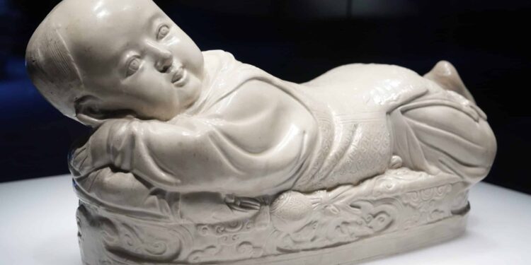 國寶級「冰枕」曝光!故宮南院展千年嬰兒枕 還有錯字真跡讓你抓 1 IMG 4699 scaled 1