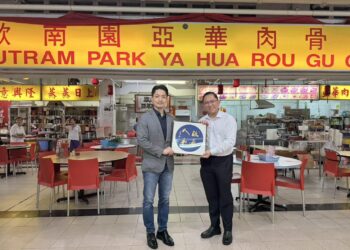 3年前吃過這家!蔣萬安重返新加坡肉骨茶店 牆上驚見舊照 4 3年前吃過這家!蔣萬安重返新加坡肉骨茶店 牆上驚見舊照