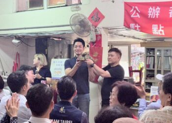 信維整宅都更迎曙光 蔣萬安走訪住戶盼優質團隊「粽」選出線 10 信維整宅都更迎曙光 蔣萬安走訪住戶盼優質團隊「粽」選出線
