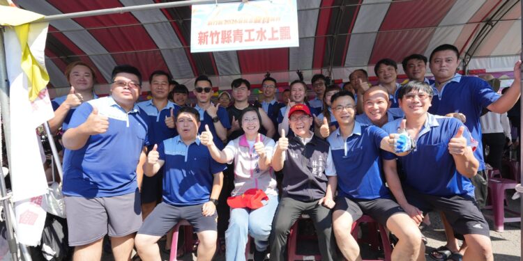 徐欣瑩出席新竹縣長盃龍舟賽 獲民眾高喊凍蒜 期許縣政大船乘風破浪 1 IMG 4897 scaled 1