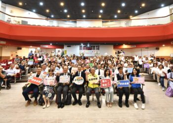 AI創作、華麗走秀！暨大第三人生大學結業式　展現終身學習豐碩成果