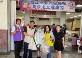 高雄市榮服處榮欣志工大隊 攜手王吟妃師姐愛心團隊 公益送暖關懷弱勢 11 高雄市榮服處榮欣志工大隊 攜手王吟妃師姐愛心團隊 公益送暖關懷弱勢