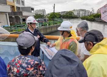 豪雨狂炸警報　市府團隊赴多區視察水情應變　陳其邁市長至茄萣、湖內掌握防汛水情