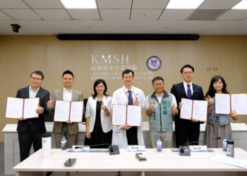 醫療延伸長照　小港醫院串聯高雄四大長照巨頭　締約共築「無牆醫院」在地防護網