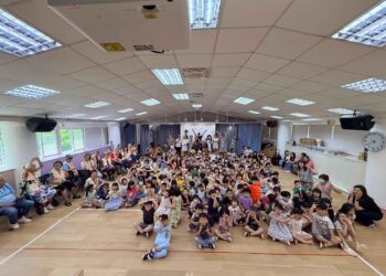育航幼兒園家長深情演出《威威找記憶》　孩子用歌舞溫暖社區長輩的心