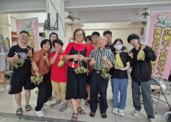 體驗傳統文化 累積生涯經驗 兒少協會帶領青少年親手綁粽迎端午