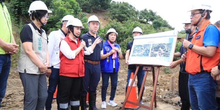 霧峰暗坑巷道路復建工程如期完工 強化邊坡穩定守護農民通行安全 1 盧市長關心工程搶修進度