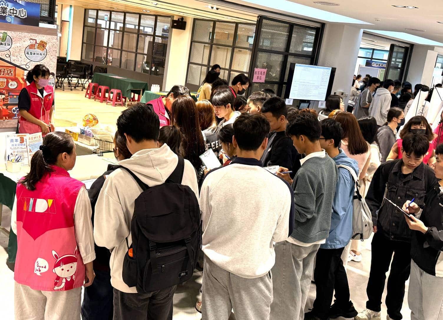 搶搭就業列車!台南7月徵才最高薪上看6萬元 1 1-1-3