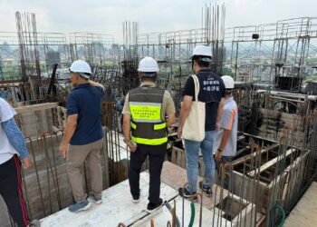 南屯建案深夜火警　中市都發局勒令停工並依法裁罰：須通過「三階段」審查始得復工