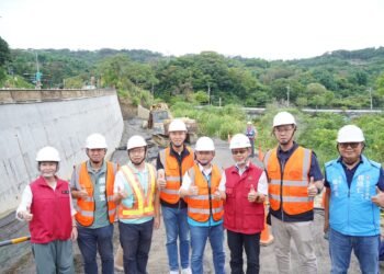 北屯東山路邊坡災修主體完工進入收尾階段！　建設局長視察防颱整備 確保工區及用路安全