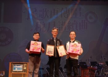 中市地稅局「民歌再傳唱 稅月譜續曲」公益演唱會圓滿落幕! 故事串聯經典 滿滿感動留心中 12 中市地稅局「民歌再傳唱 稅月譜續曲」公益演唱會圓滿落幕! 故事串聯經典 滿滿感動留心中