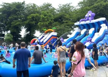 大里人潑水節打造夏日最強戲水派對 中市府林副秘書長與市民共享沁涼盛夏 10 大里人潑水節打造夏日最強戲水派對 中市府林副秘書長與市民共享沁涼盛夏