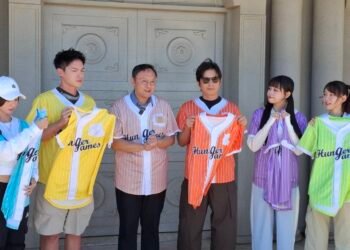 鄭照新攜手《飢餓遊戲》宣傳台中鍋烤節 邀全民投票抽限量簽名球衣 6 鄭照新攜手《飢餓遊戲》宣傳台中鍋烤節 邀全民投票抽限量簽名球衣