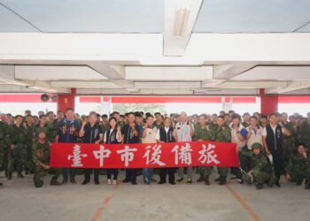 力挺國軍厚植後備戰力! 中市府慰勉後備旅教召人員 民政局長感謝投入訓練守護家園 7 力挺國軍厚植後備戰力! 中市府慰勉後備旅教召人員 民政局長感謝投入訓練守護家園