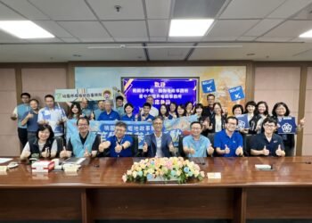 中市地稅局AI客服「地稅小幫手」連獲大獎 跨縣市地政聯訪交流 4 中市地稅局AI客服「地稅小幫手」連獲大獎 跨縣市地政聯訪交流