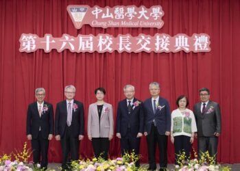 中山醫大校長交接　黃建寧交棒林俊哲　賴淑惠到場祝賀