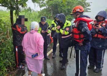 強浪來襲仍不顧安全闖入警戒區  8人違規遭海巡取締