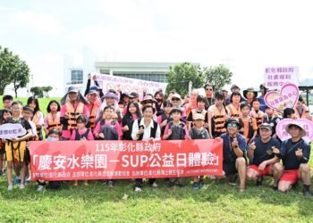 公私協力推動家庭支持 彰化SUP公益日陪伴親子歡度夏日時光 4 公私協力推動家庭支持 彰化SUP公益日陪伴親子歡度夏日時光