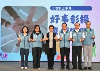 彰縣府好事彰揚暨績優員工頒獎 激勵同仁為縣民提供更好的服務 13 彰縣府好事彰揚暨績優員工頒獎 激勵同仁為縣民提供更好的服務